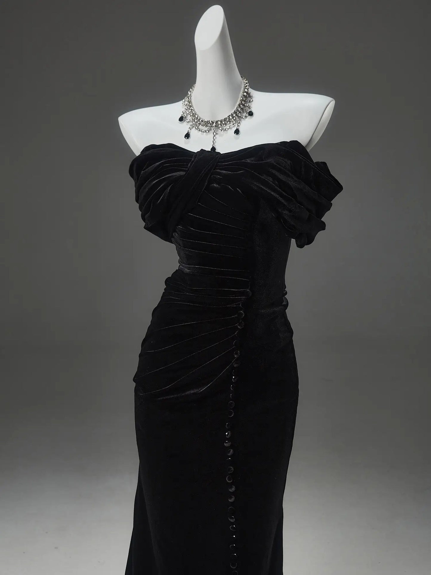 Black Velvet Sheath Prom Dresses with Ruched Bodice & Button Slit - CQ0149-Couture Gown 2025 -Viniodress-Black-Custom Size-