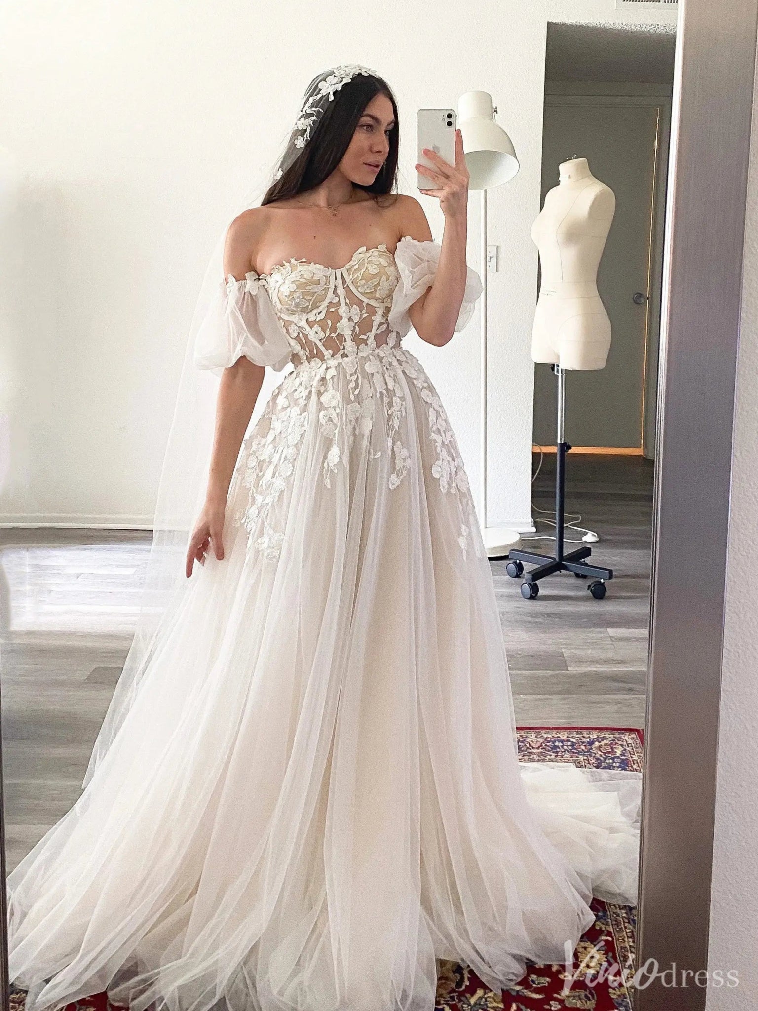 Romantic Off-Shoulder Tulle Wedding Dress with Detachable Puff Sleeves – Viniodress