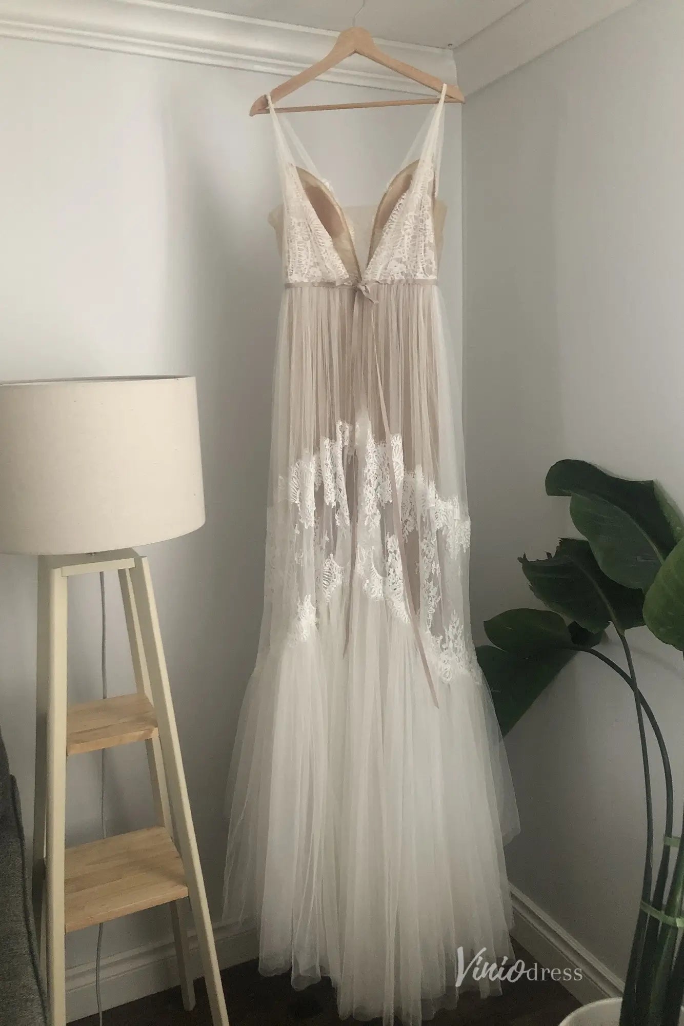 Boho Ivory Lace A-Line Wedding Dress with Deep V-Neck, Open Back & Soft Tulle Skirt – BH114-wedding dresses 2025 -Viniodress-Ivory-Custom Size-