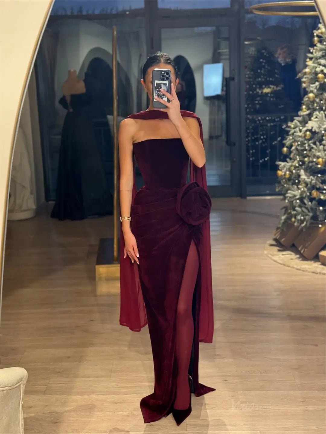 Burgundy Velvet Mermaid Prom Dresses 2025 with Shawl, Slit & 3D Flower Viniodress Burgundy Velvet Mermaid Prom Dresses 2025 with Shawl, Slit & 3D Flower Viniodress