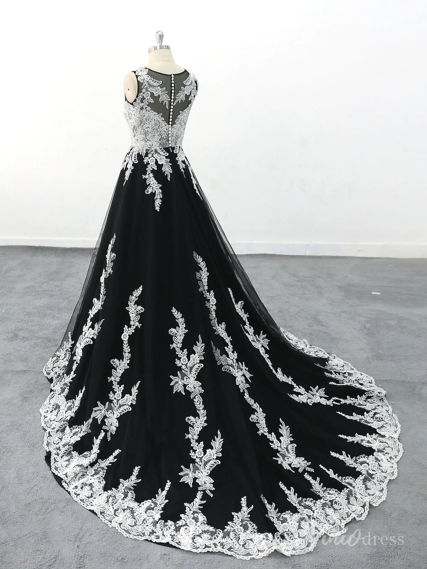 Dramatic Black Wedding Dress with White Lace Appliques, Illusion Neckline, and Chapel Train – BK122-wedding dresses 2025 -Viniodress-Black-Custom Size-