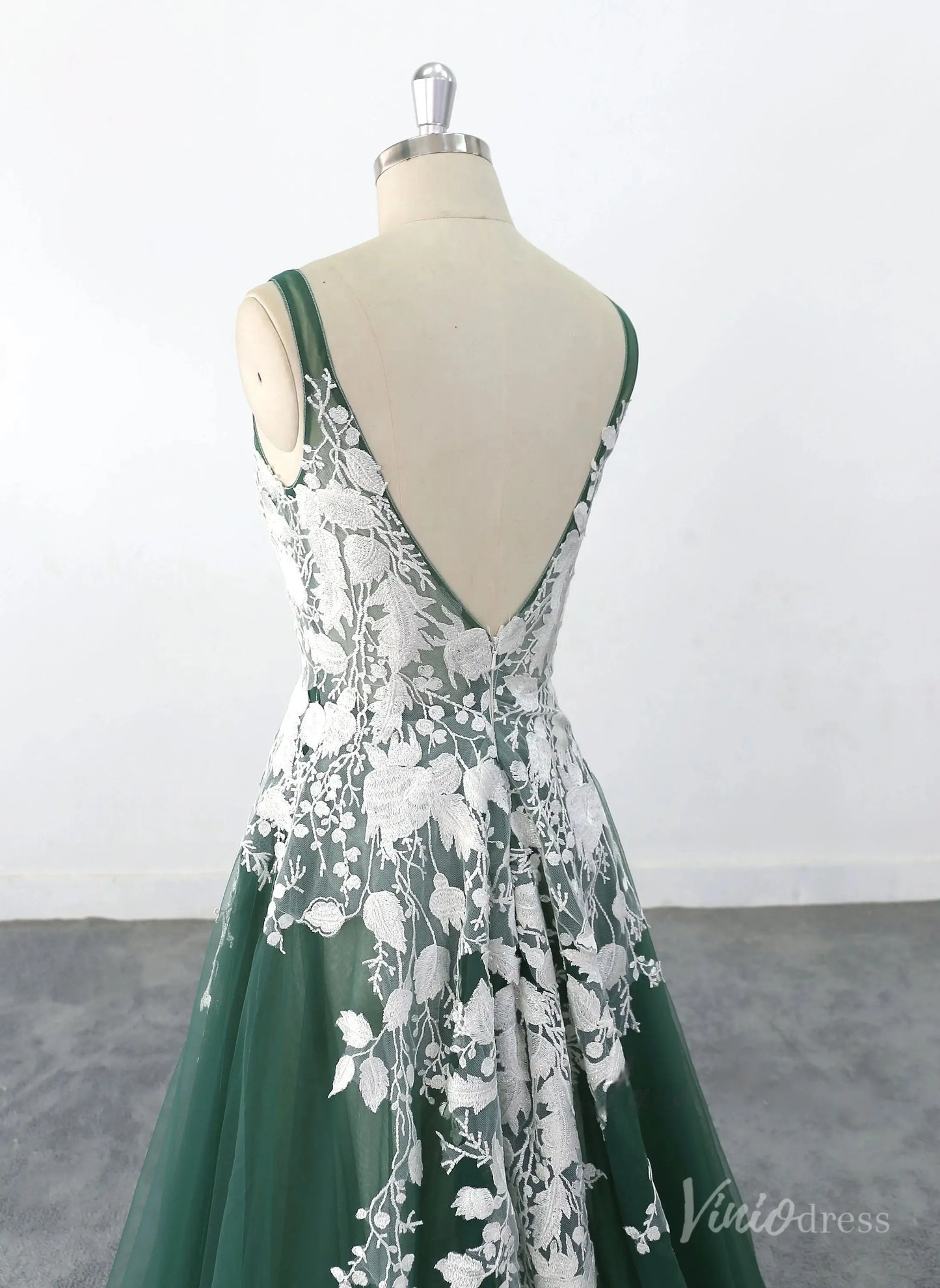 Elegant Emerald Green Wedding Dress with White Lace Appliqués, V-Neckline & Chapel Train – FW235-wedding dresses 2025 -Viniodress-Emerald-Custom Size-