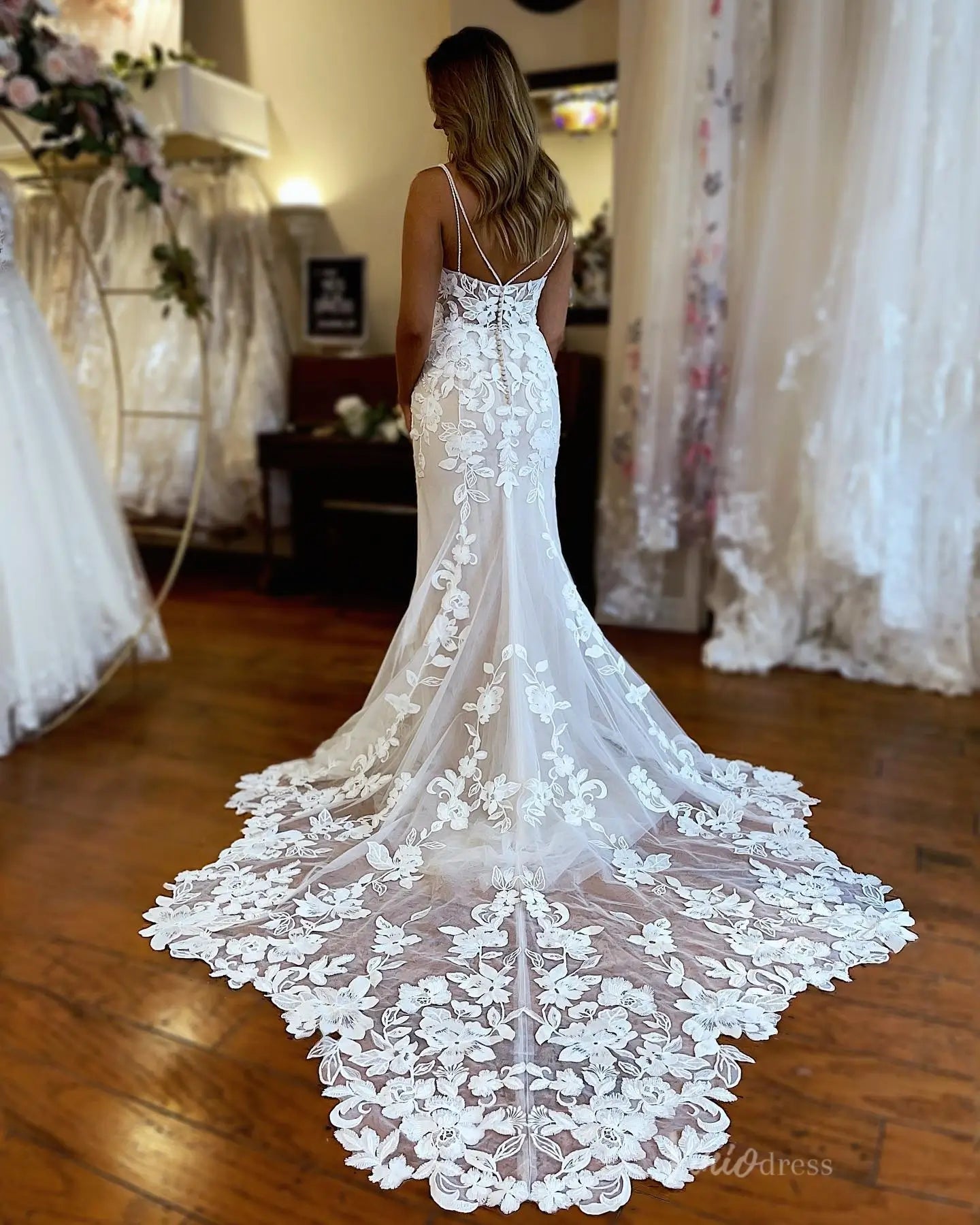 Elegant Ivory Floral Lace Mermaid Wedding Dress with Plunging Illusion Bodice, Removable Off-Shoulder Sleeves & Chapel Train – ML148-wedding dresses 2025 -Viniodress-Ivory-Custom Size-
