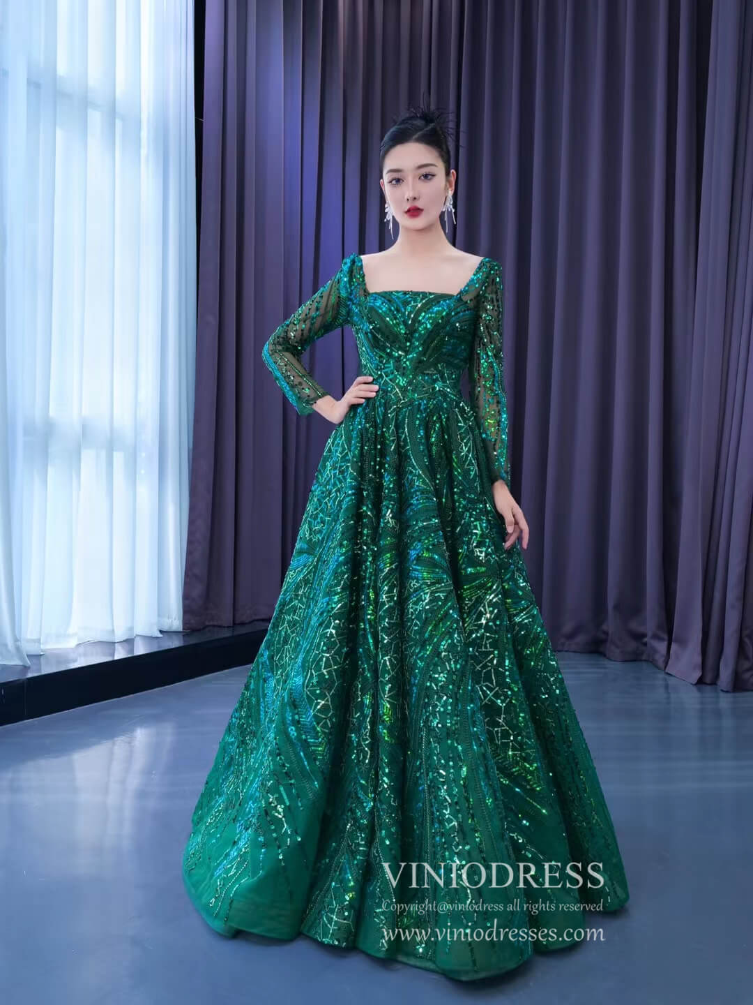 Emerald Green Long Sleeve Prom Dress Square Neck, Sparkly Lace, Corset –  Viniodress