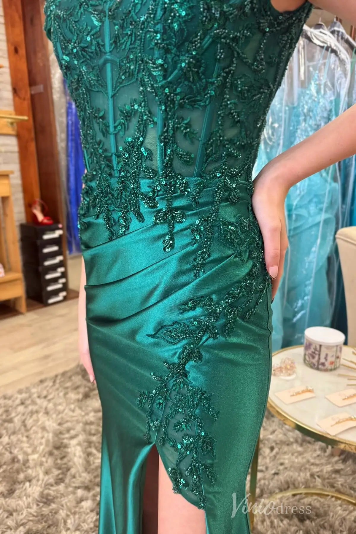 Emerald Green Off-Shoulder Satin Prom Dress with Sequin Lace Bodice, High Slit & Sweep Train – SS110-prom dresses 2025 -Viniodress-Emerald-Custom Size-