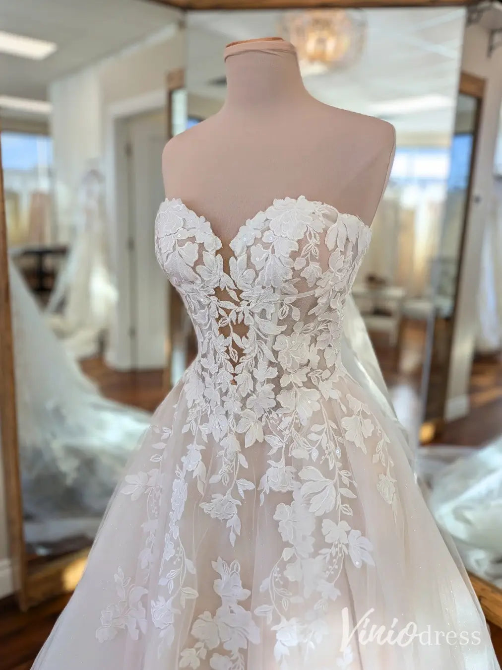 Ethereal Lace Applique Wedding Dress with Glitter Tulle and Sweetheart Bodice – LA113-wedding dresses 2025 -Viniodress-Ivory-Custom Size-