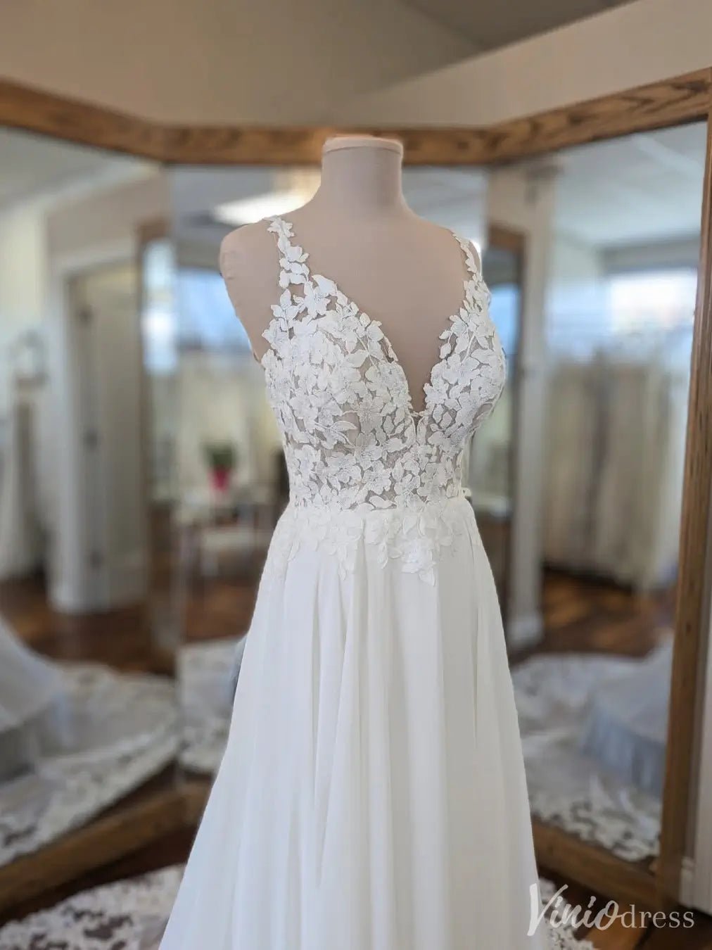 Floral Lace A-Line Chiffon Wedding Dress with Sheer Back and Chapel Train – VW2545-wedding dresses 2025 -Viniodress-Off White-Custom Size-