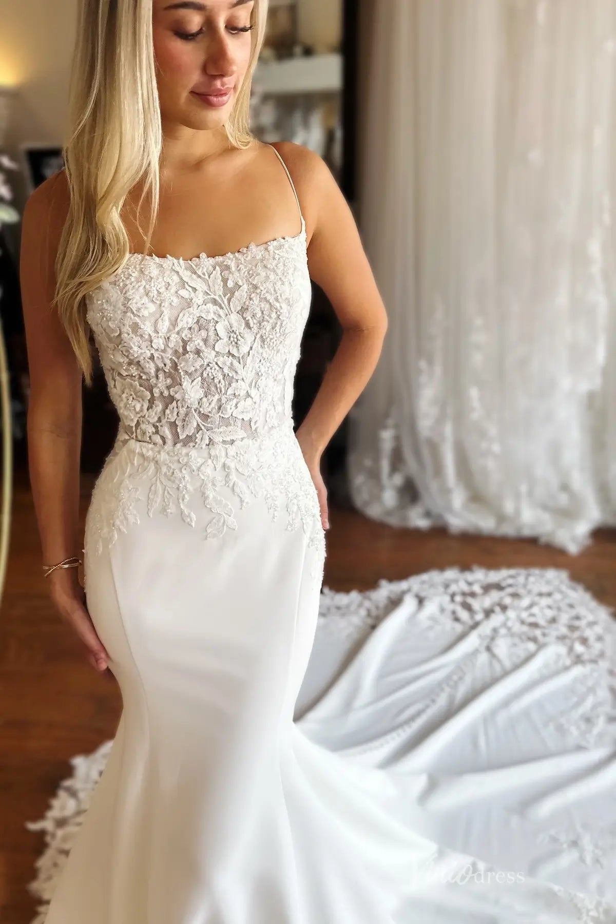 Ivory Crepe Mermaid Wedding Dress with Floral Lace Bodice & Scalloped Lace Chapel Train – ML156-wedding dresses 2026-Viniodress-Ivory-Custom Size-