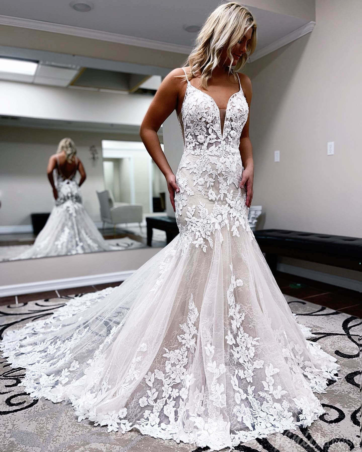 Ivory Lace Applique Mermaid Wedding Dresses Spaghetti Strap V-Neck Bridal Gown VW2165-wedding dresses 2025 -Viniodress-Ivory-Custom Size-