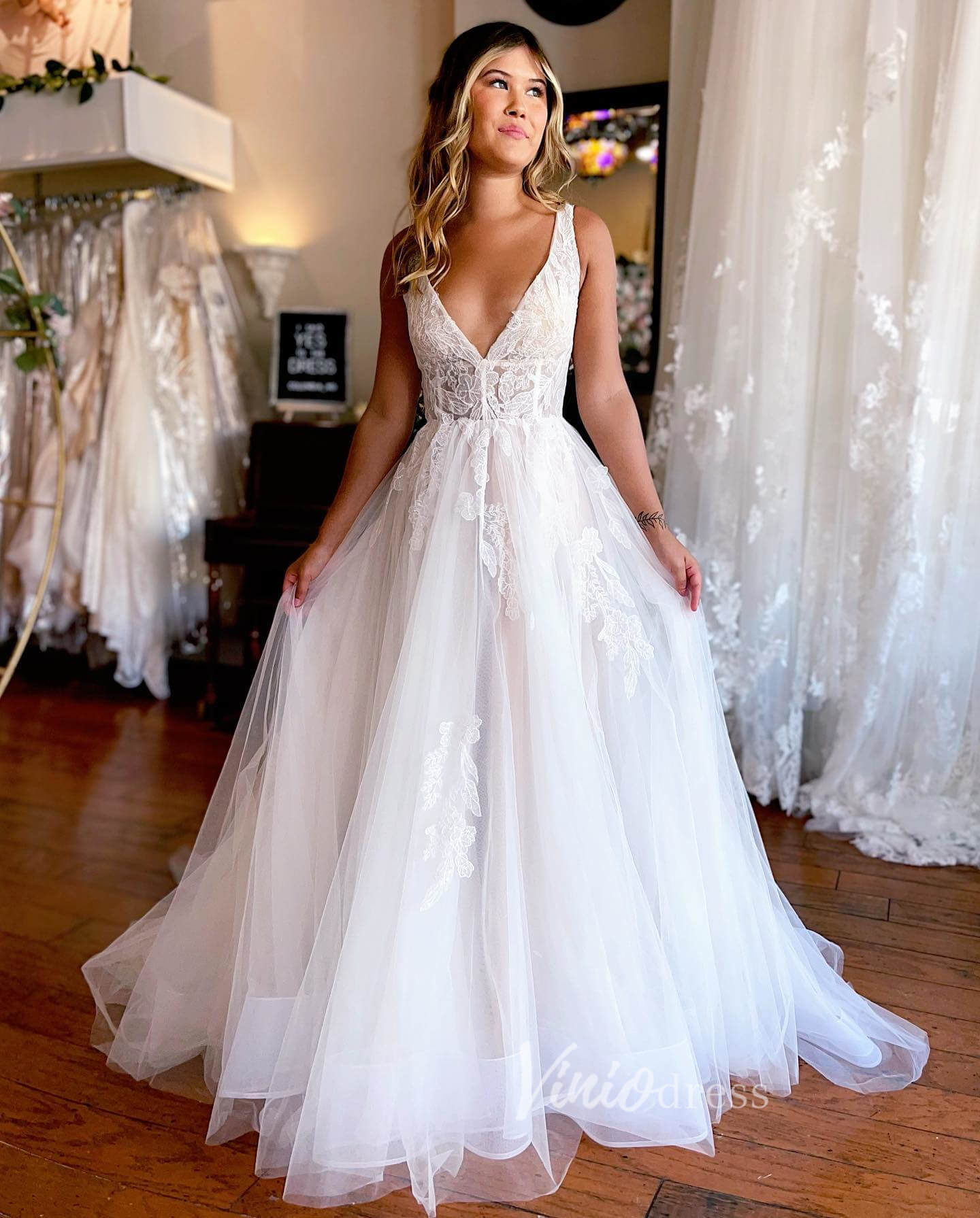 Ivory White Lace Applique Wedding Dresses Sheer Bodice V-Neck VW2211 –  Viniodress