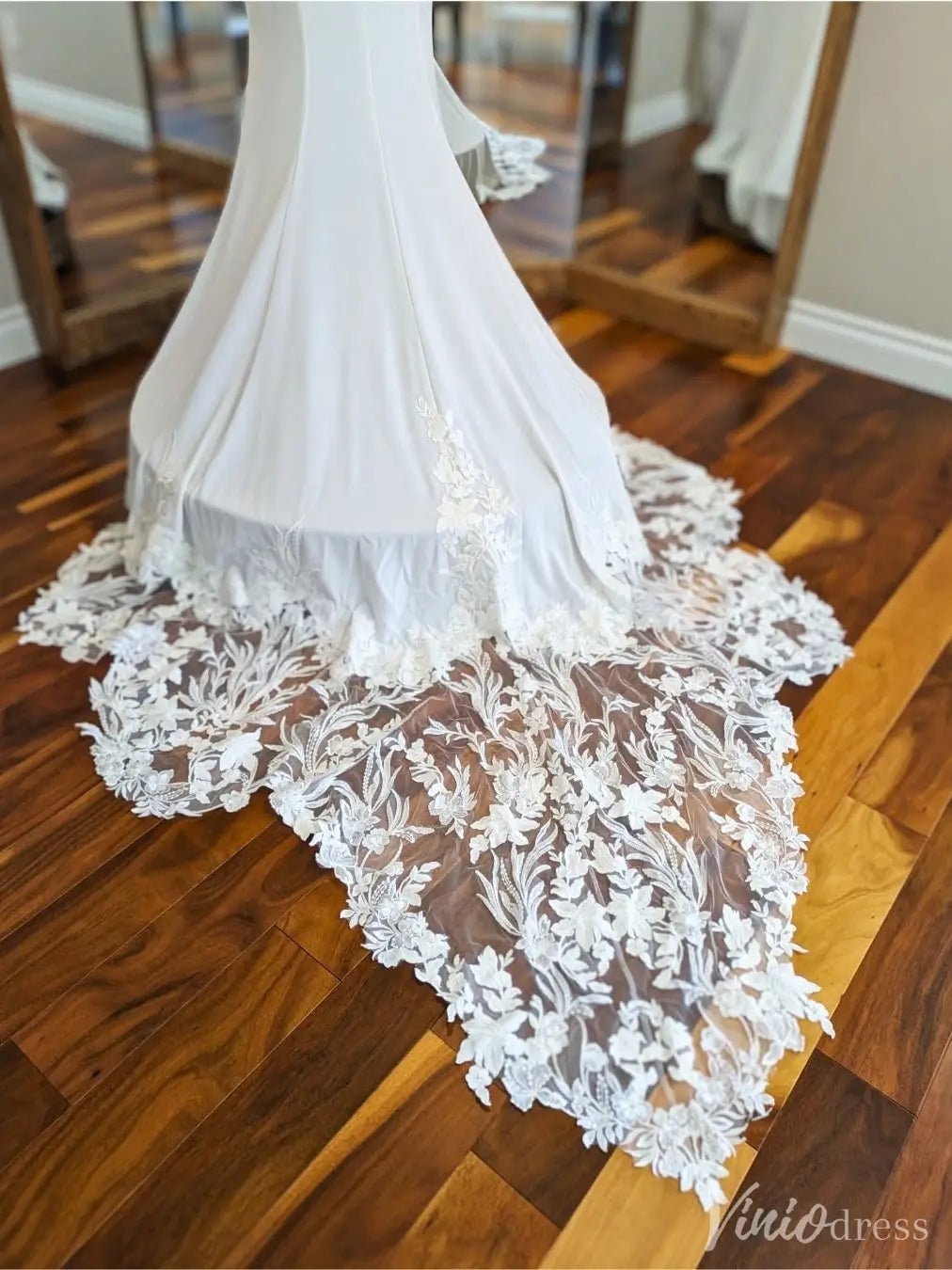 Lace Appliqued Crepe Mermaid Wedding Dress with Plunging Neckline and Asymmetric Lace Train – VW2543-wedding dresses 2025 -Viniodress-Ivory-Custom Size-