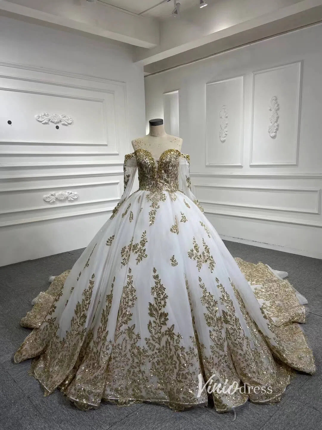 Luxury Gold Lace Ball Gown Wedding Dress | Long Sleeve Vintage Gown wi Viniodress Luxury Gold Lace Ball Gown Wedding Dress | Long Sleeve Vintage Gown wi Viniodress