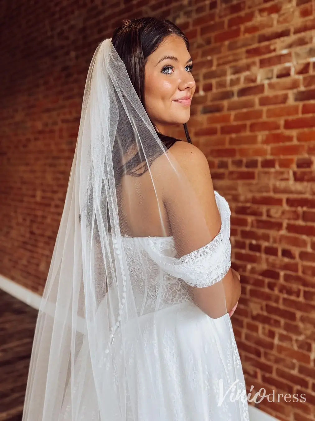 Off Shoulder Lace Basque Waist Wedding Dress with Slit, Veil,Boned Bodice - LC106-wedding dresses 2025 -Viniodress-Ivory-Custom Size-