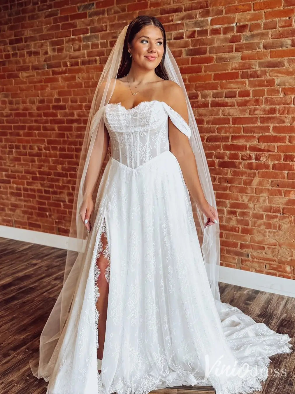 Romantic Off Shoulder Lace Wedding Dress with Slit and Basque Waist Viniodress Romantic Off Shoulder Lace Wedding Dress with Slit and Basque Waist Viniodress