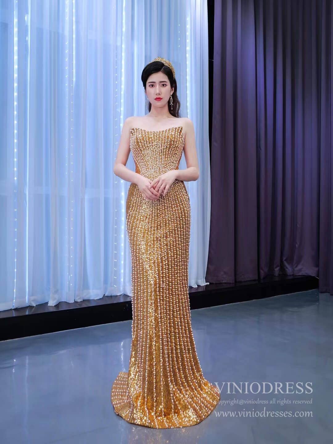 Vestidos de fiesta con escote palabra de honor, dorados y perlados