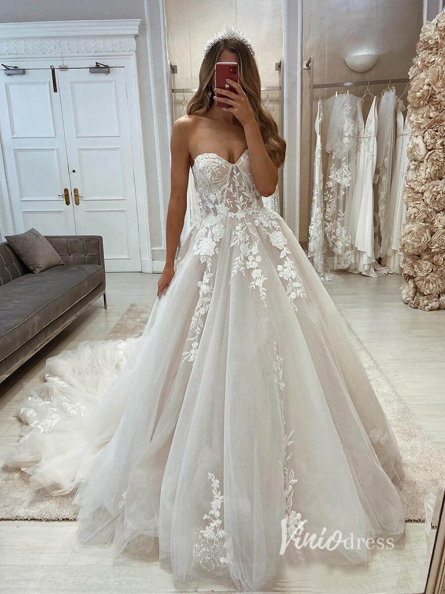 Strapless Lace Appliqued Modern Wedding Dress Tulle Bridal Gown VW2079 Viniodress Strapless Lace Appliqued Modern Wedding Dress Tulle Bridal Gown VW2079 Viniodress