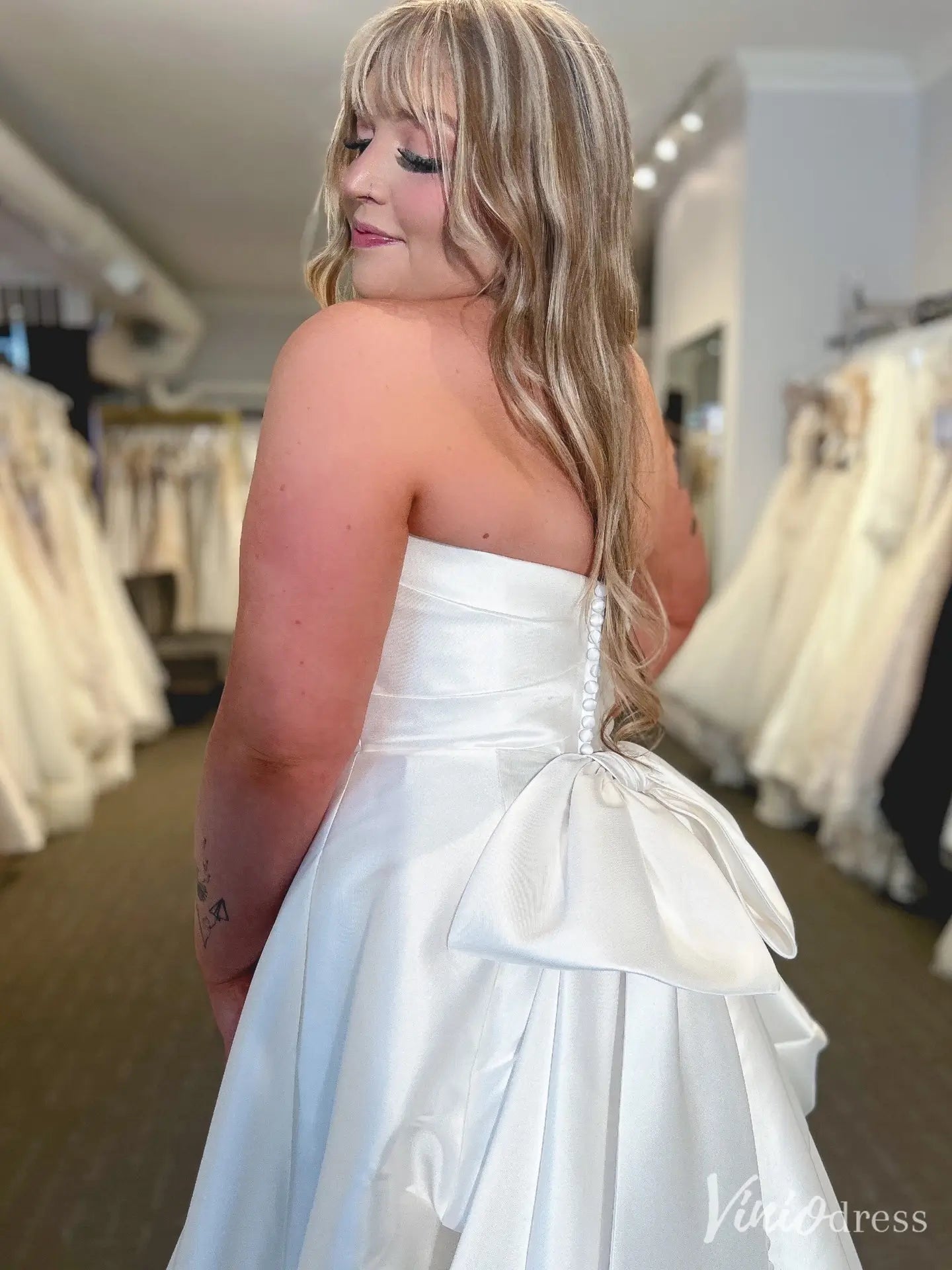 Strapless Satin Wedding Dress with Scoop Neckline, Bow Back, Pockets, Sweep Train – VW2592-wedding dresses 2025 -Viniodress-White-Custom Size-