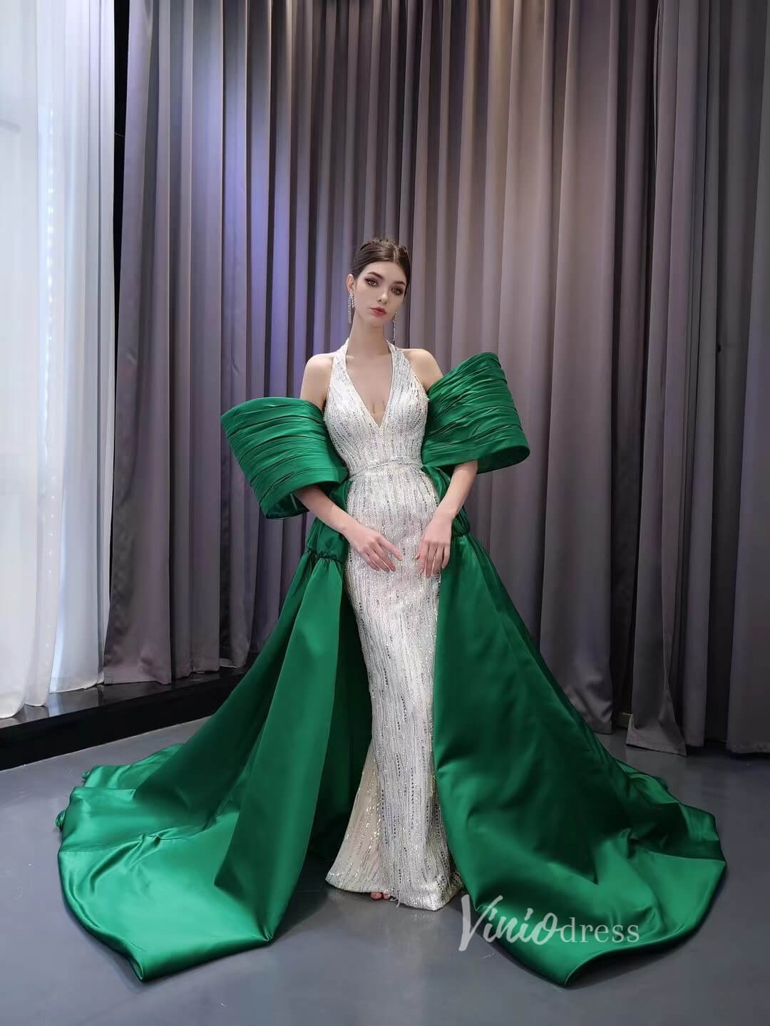 V-neck Mermaid Wedding Dresses with Green Satin Overskirt Train, Remov Viniodress V-neck Mermaid Wedding Dresses with Green Satin Overskirt Train, Remov Viniodress