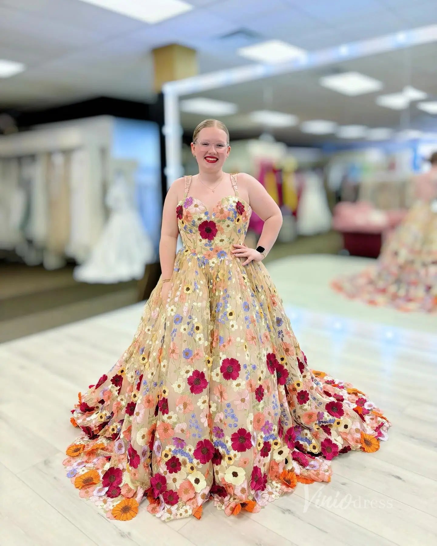 Whimsical Champagne Floral Appliqué Ball Gown Wedding Dress with Sweetheart Neckline & Spaghetti Straps – FW238-wedding dresses 2025 -Viniodress-Champagne-Custom Size-