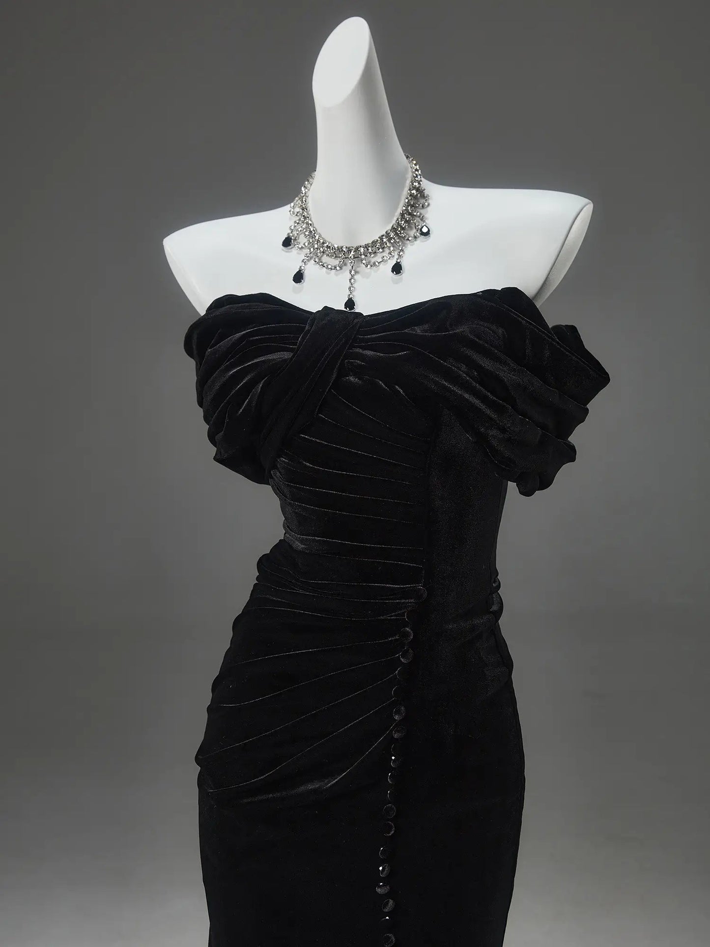 Black Velvet Sheath Prom Dresses with Ruched Bodice & Button Slit - CQ0149-Couture Gown 2025 -Viniodress-Black-Custom Size-