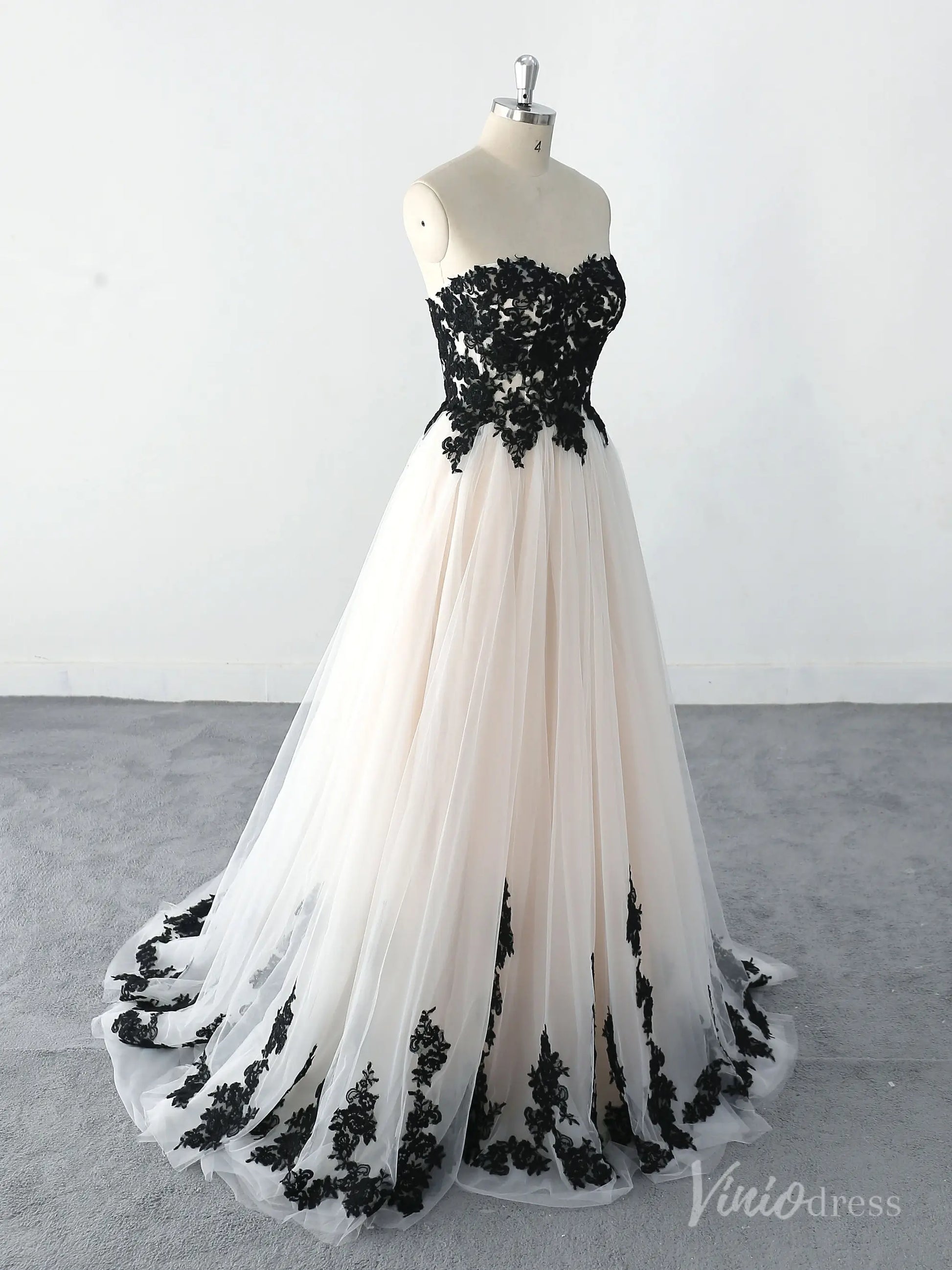 Elegant Black Lace Strapless Wedding Dress with Tulle Skirt – BK120 – Viniodress