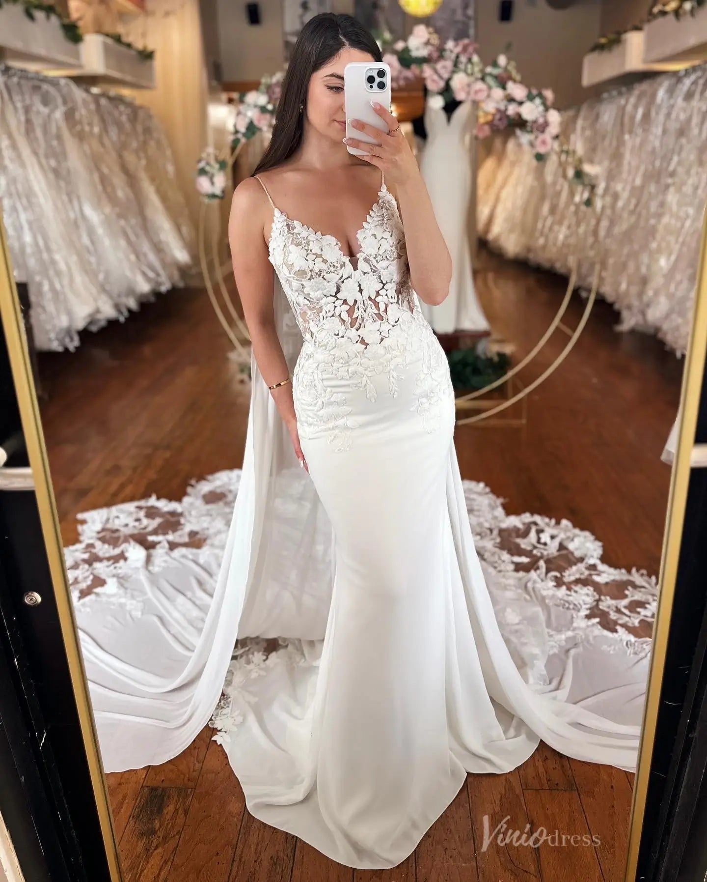 Enzoani, Pearl Elegant Ivory Mermaid Wedding Dress with 3D Floral Sheer Bodice & Detachable Lace Cape – MN136-wedding dresses 2025 -Viniodress-Ivory-Custom Size-