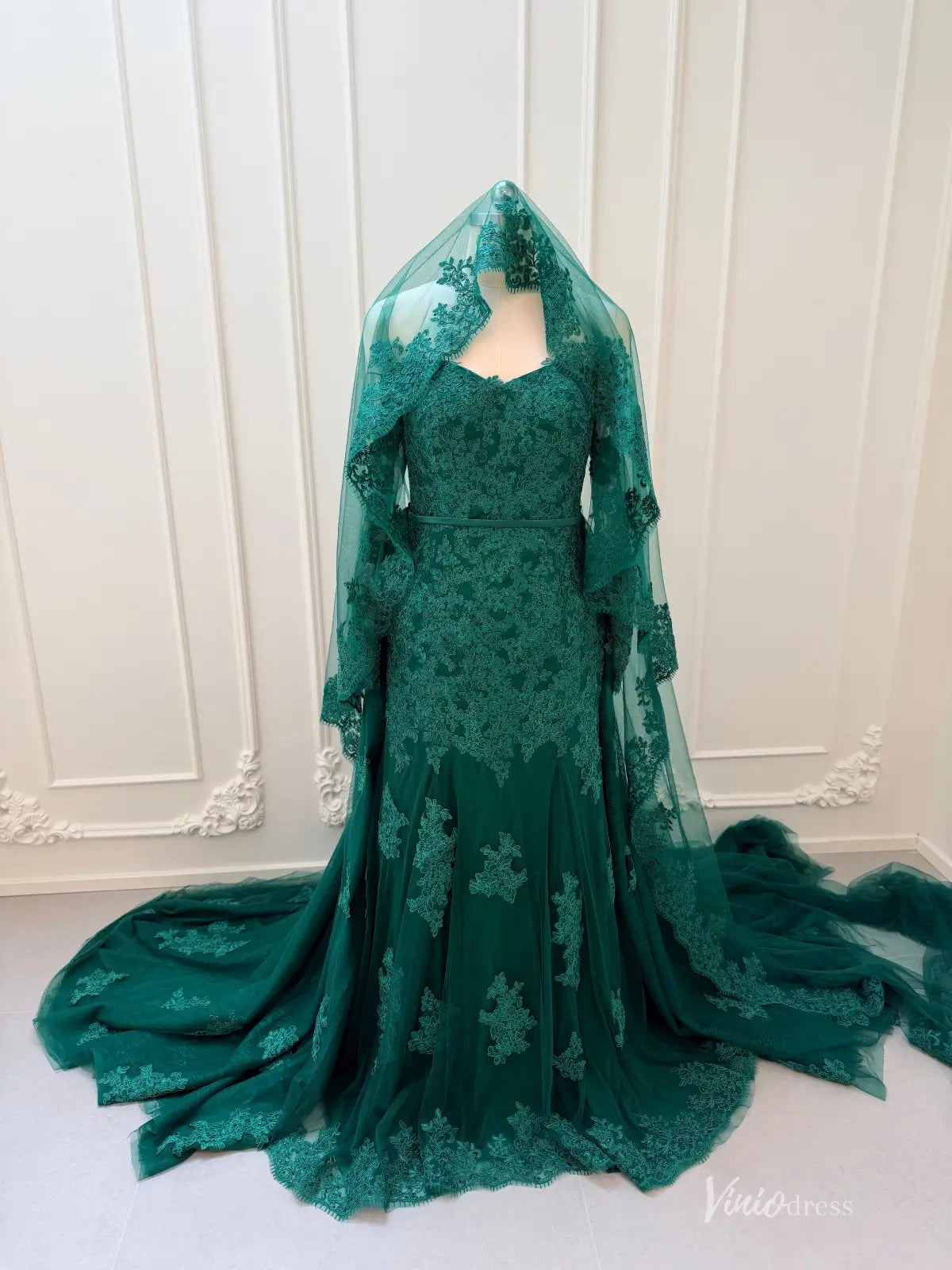 Emerald Green Lace Mermaid Wedding Dress with Detachable Overskirt – Viniodress