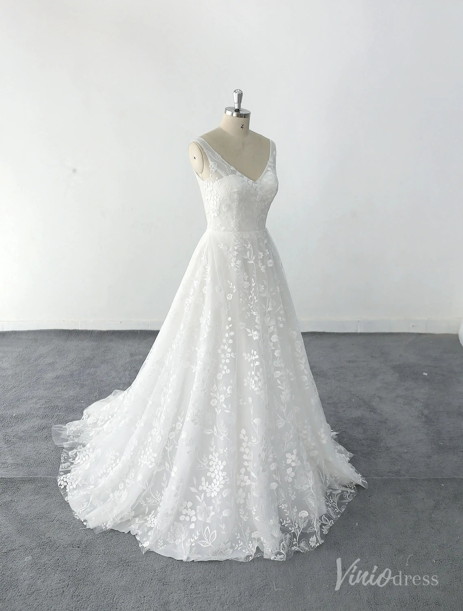 Ivory Floral Lace Wedding Dress with V-Neckline, Illusion Back & Sweep Train – LA141-wedding dresses 2025 -Viniodress-Ivory-Custom Size-