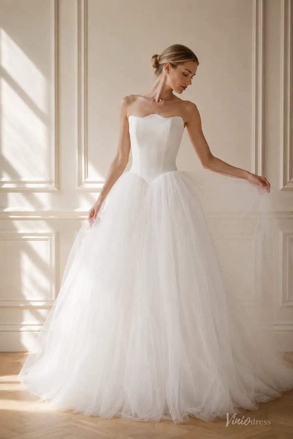 Minimalist Ivory Strapless Ball Gown Wedding Dress with Sweetheart Neckline and Layered Tulle Skirt - MS185