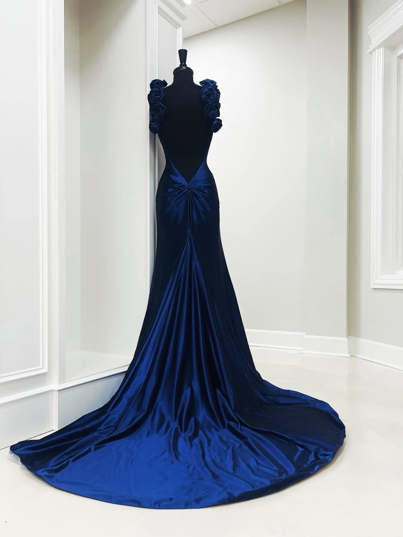 Navy Blue Satin Sheath Prom Dress with 3D Flower, Sweetheart Neckline – Viniodress