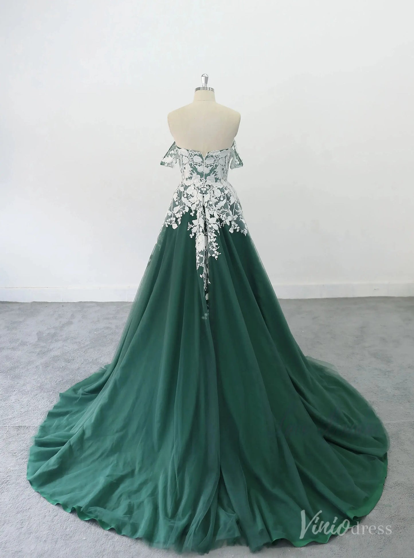 Romantic Emerald Green Wedding Dress with Off-Shoulder Lace Appliqués, Sweetheart Neckline & Chapel Train – FW236-wedding dresses 2025 -Viniodress-Emerald-Custom Size-