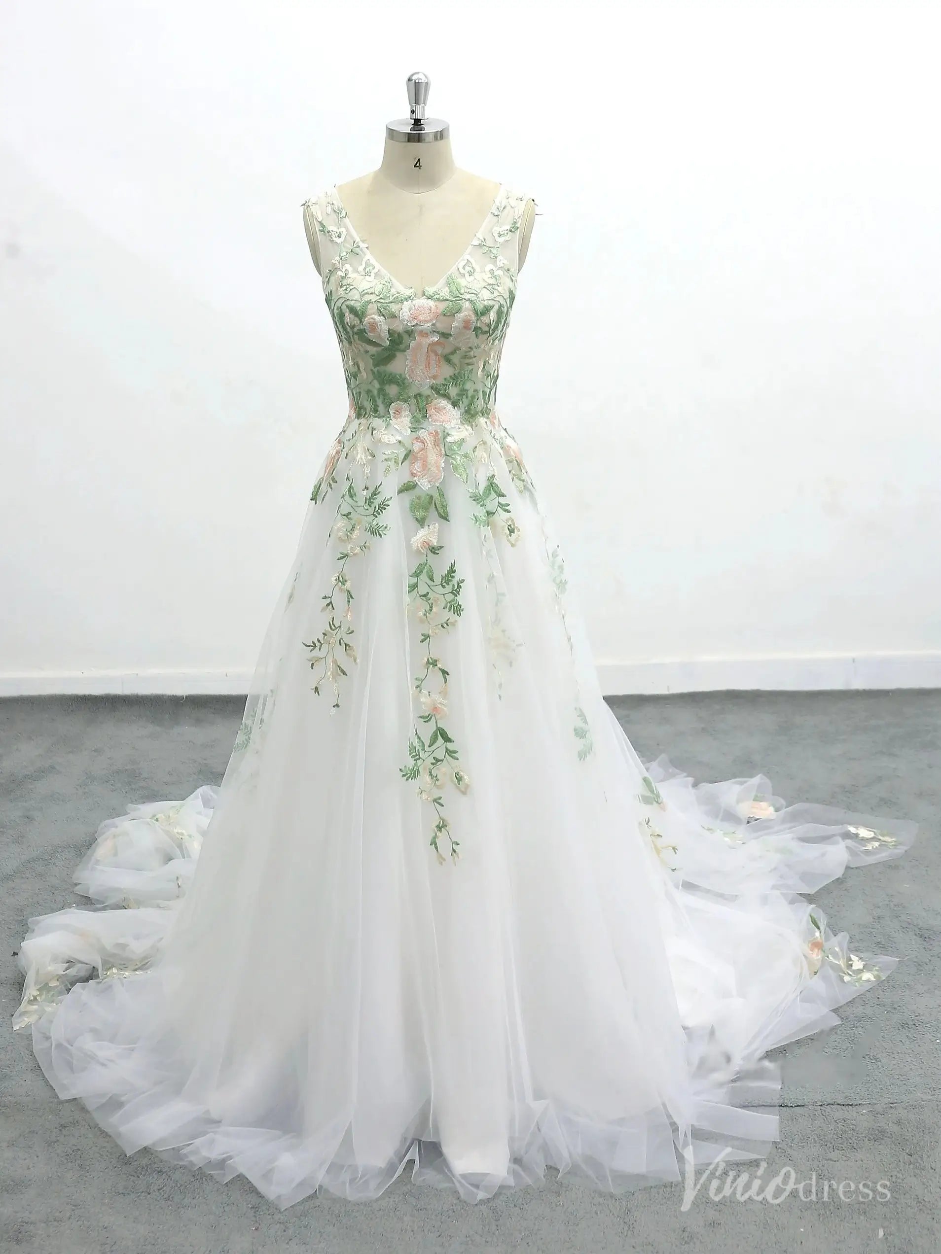 Romantic Ivory Floral Wedding Dress with Sleeveless Lace Bodice, V-Neckline, and Embroidered Skirt – FW227-wedding dresses 2025 -Viniodress-Ivory-Custom Size-
