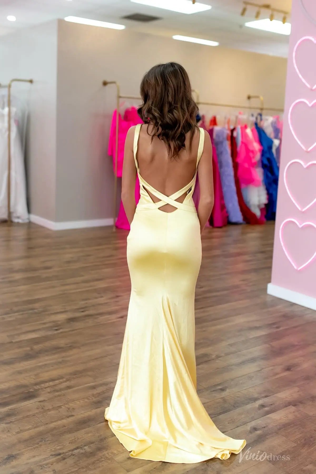 Soft Yellow Satin Mermaid Prom Dress with V-Neck, Backless Elegant Eve – Viniodress