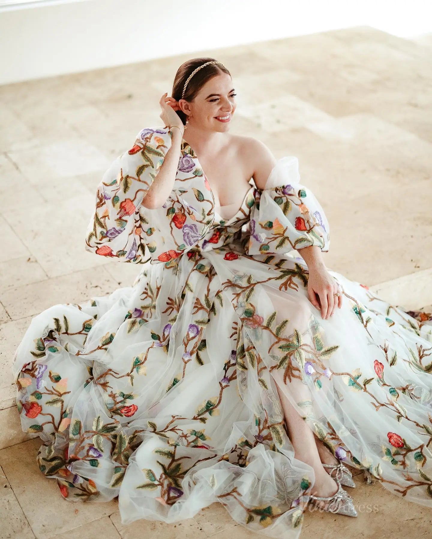 Whimsical Meadow Floral Wedding Dress with Puff Sleeves, Slit & Sweeth – Viniodress