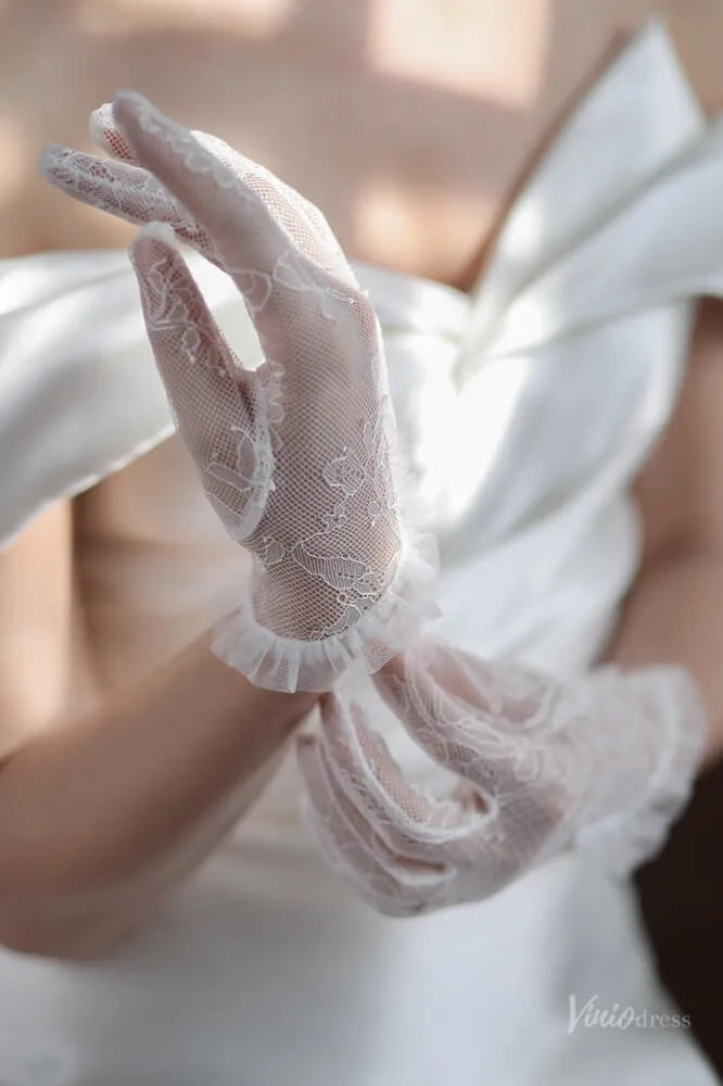 White Lace Bridal Gloves with Ruffle Cuff – Short Romantic Wedding Gloves for Women WG061-Bridal Gloves 2026-Viniodress-Ivory-