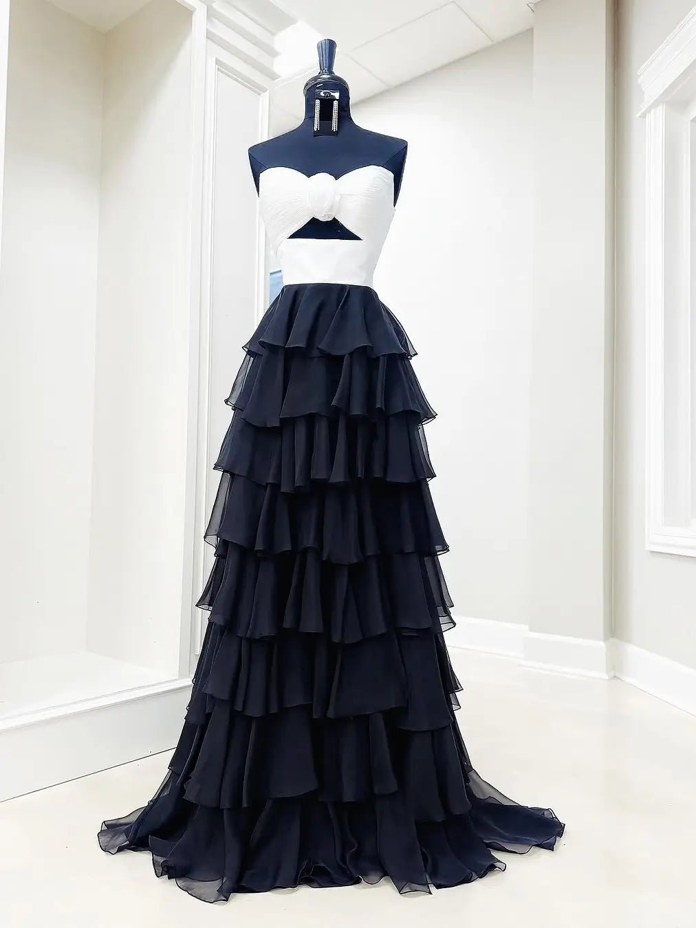 Black and White Prom Dress with Slit, 3D Flower & Chiffon Tiered Bottom – Style FD3741-prom dresses 2025 -Viniodress-Black-Custom Size-