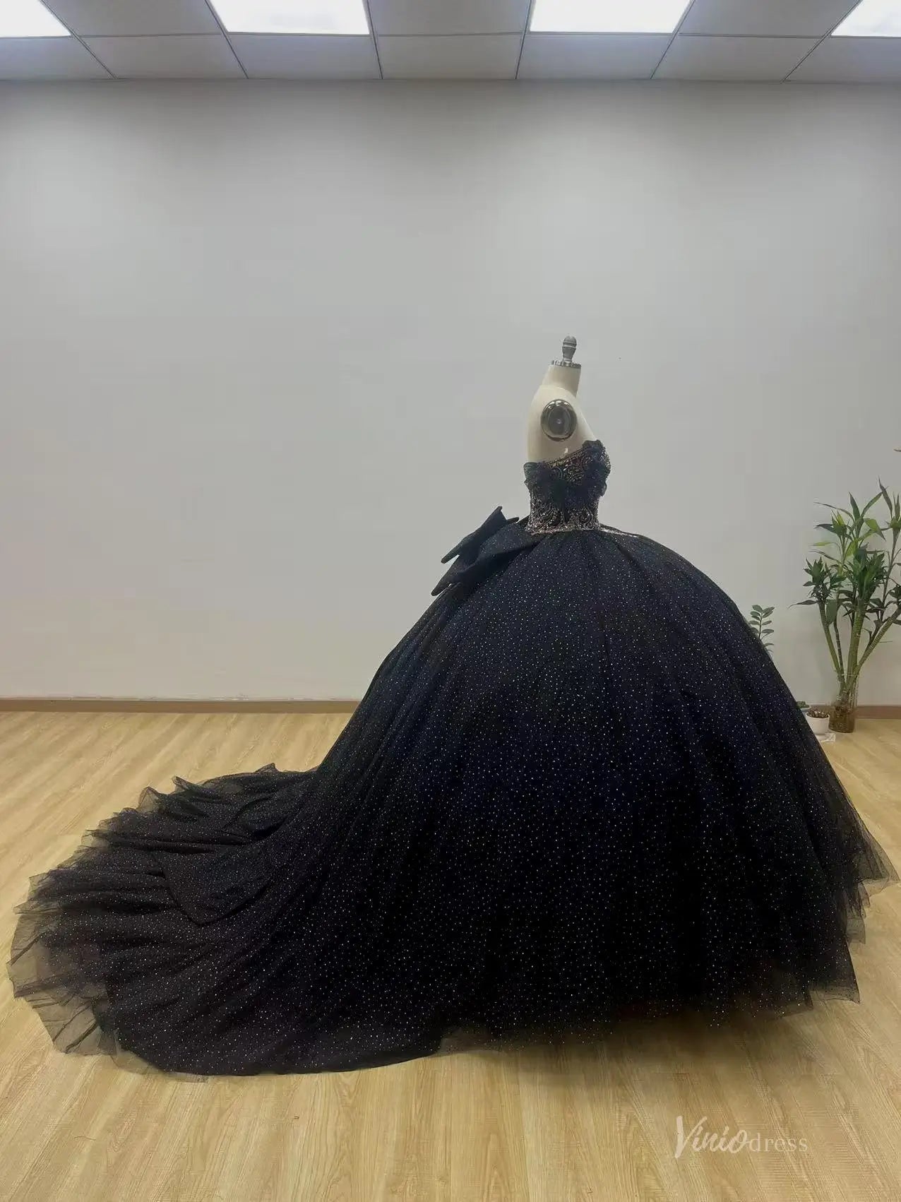 Black Glitter Quinceañera Ball Gown Dress with Gold Beaded Bodice & Bow Back – QC014-Quinceanera Dresses 2026-Viniodress-Black-Custom Size – Add Measurements in Cart-