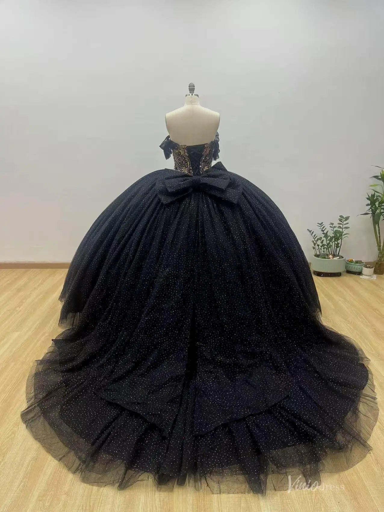 Black Glitter Quinceañera Ball Gown Dress with Gold Beaded Bodice & Bow Back – QC014-Quinceanera Dresses 2026-Viniodress-Black-Custom Size – Add Measurements in Cart-