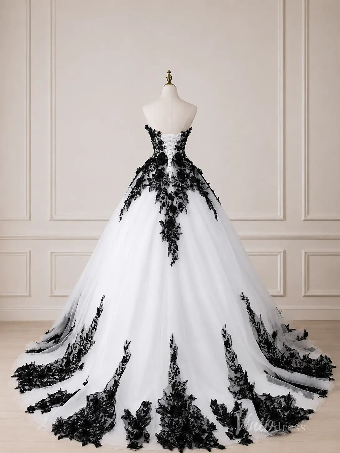 Black Lace Ball Gown Wedding Dress with 3D Floral Appliqués & Plunging Sweetheart Neckline – BK125-wedding dresses 2026-Viniodress-Black-Custom Size – Add Measurements in Cart-