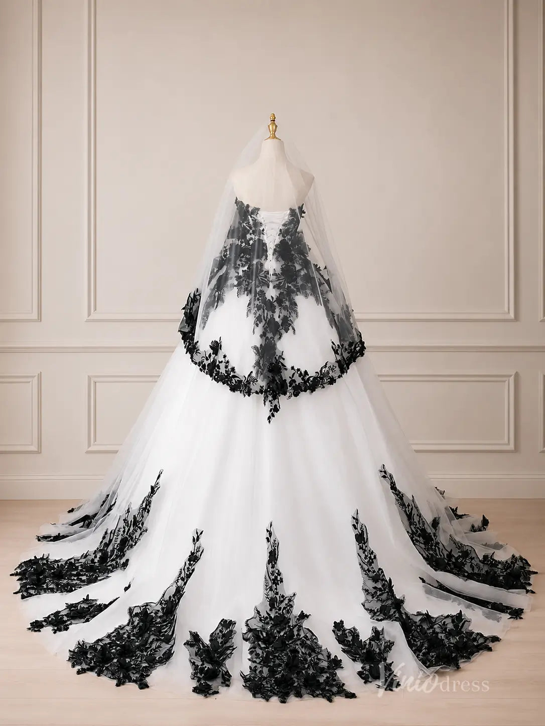 Black Lace Ball Gown Wedding Dress with 3D Floral Appliqués & Plunging Sweetheart Neckline – BK125-wedding dresses 2026-Viniodress-Black-Custom Size – Add Measurements in Cart-