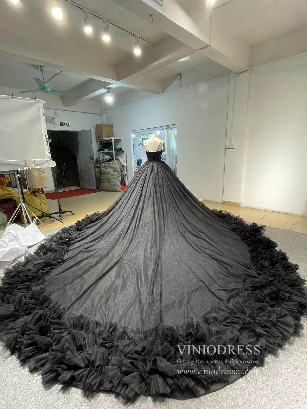 Black Ruffle Ball Gown Wedding Dresses Spaghetti Strap V-neck 222197-Quinceanera Dresses 2025 -Viniodress-Black-Custom Size-