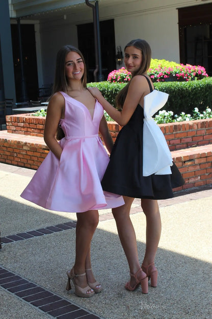 Black Satin Homecoming Dress with V-Neck and Oversized White Back Bow – HS018-prom dresses 2026-Viniodress-Black-Custom Size-