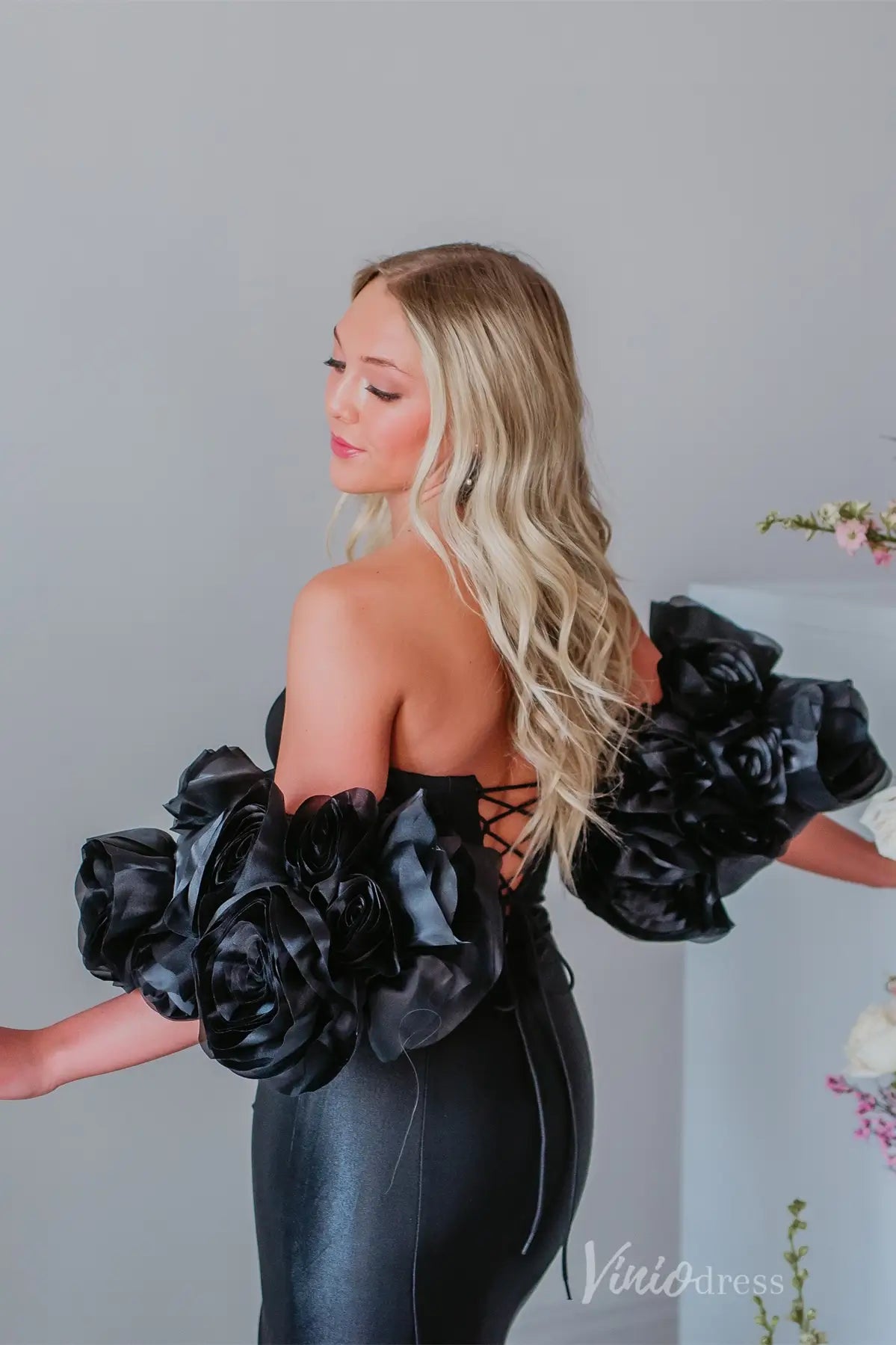 Black Satin Off-Shoulder Prom Dress with 3D Floral Sleeves, High Slit Skirt – SS077-prom dresses 2025 -Viniodress-Black-Custom Size-
