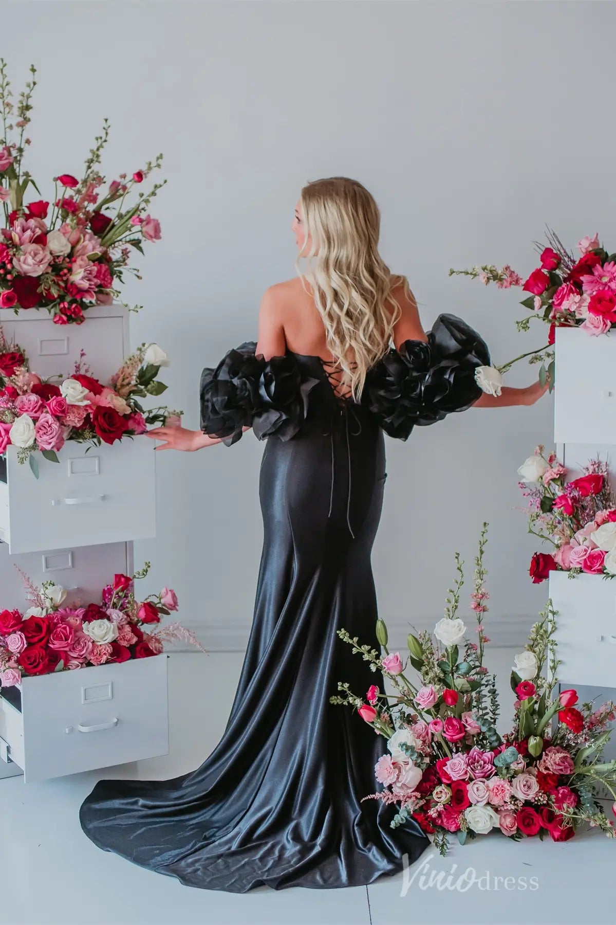 Black Satin Off-Shoulder Prom Dress with 3D Floral Sleeves, High Slit Skirt – SS077-prom dresses 2025 -Viniodress-Black-Custom Size-