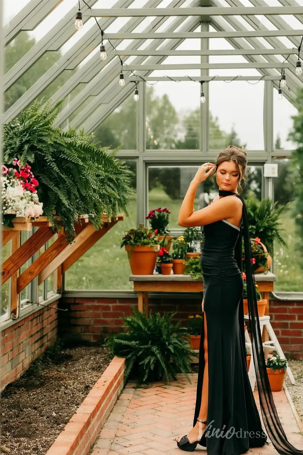 Black Satin Prom Dress with Sheer Scarf, Rhinestone Trim Sweetheart Neckline, and High Slit – SS050-prom dresses 2025 -Viniodress-Black-Custom Size-