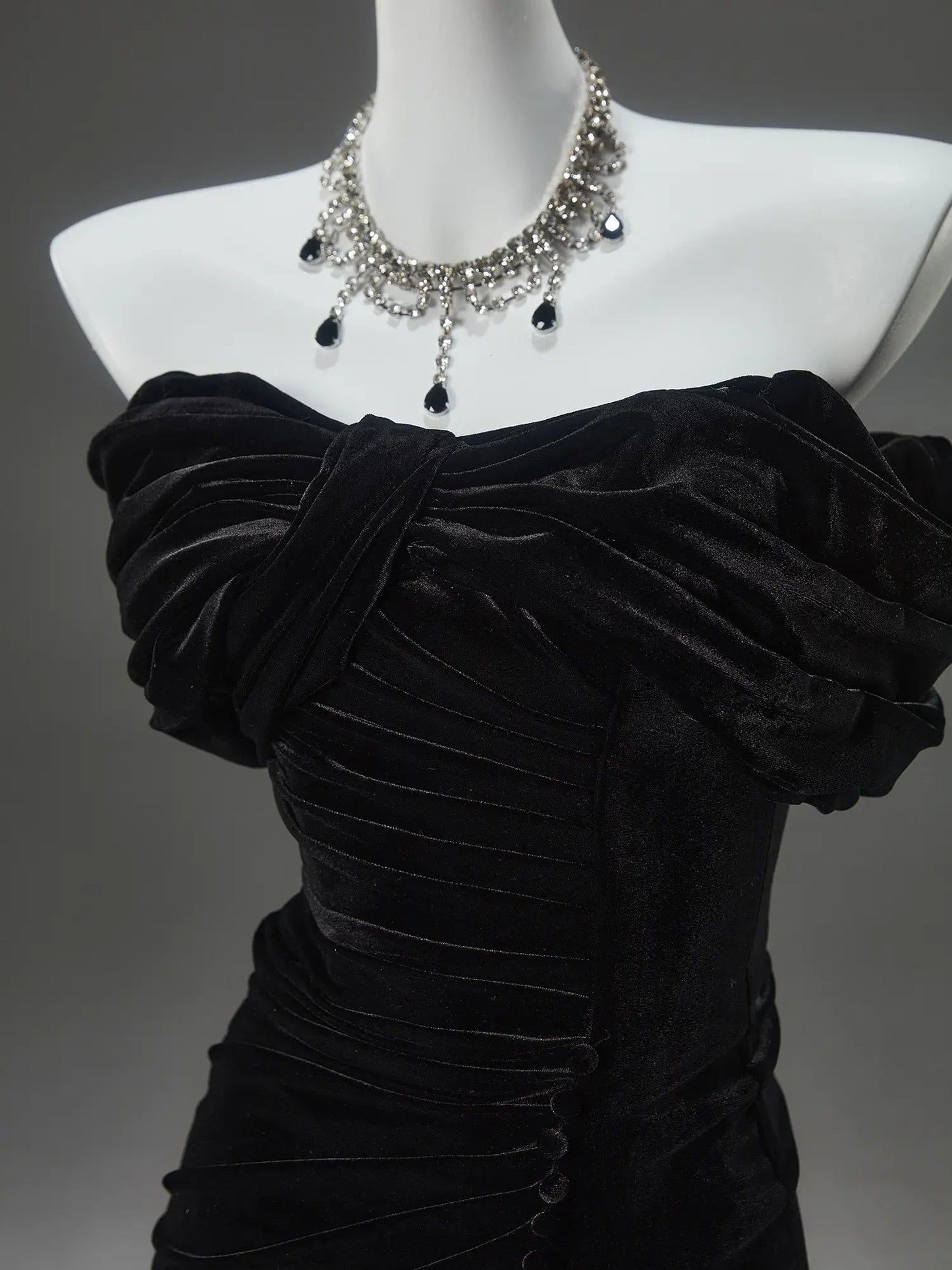 Black Velvet Sheath Prom Dresses with Ruched Bodice & Button Slit - CQ0149-Couture Gown 2025 -Viniodress-Black-Custom Size-