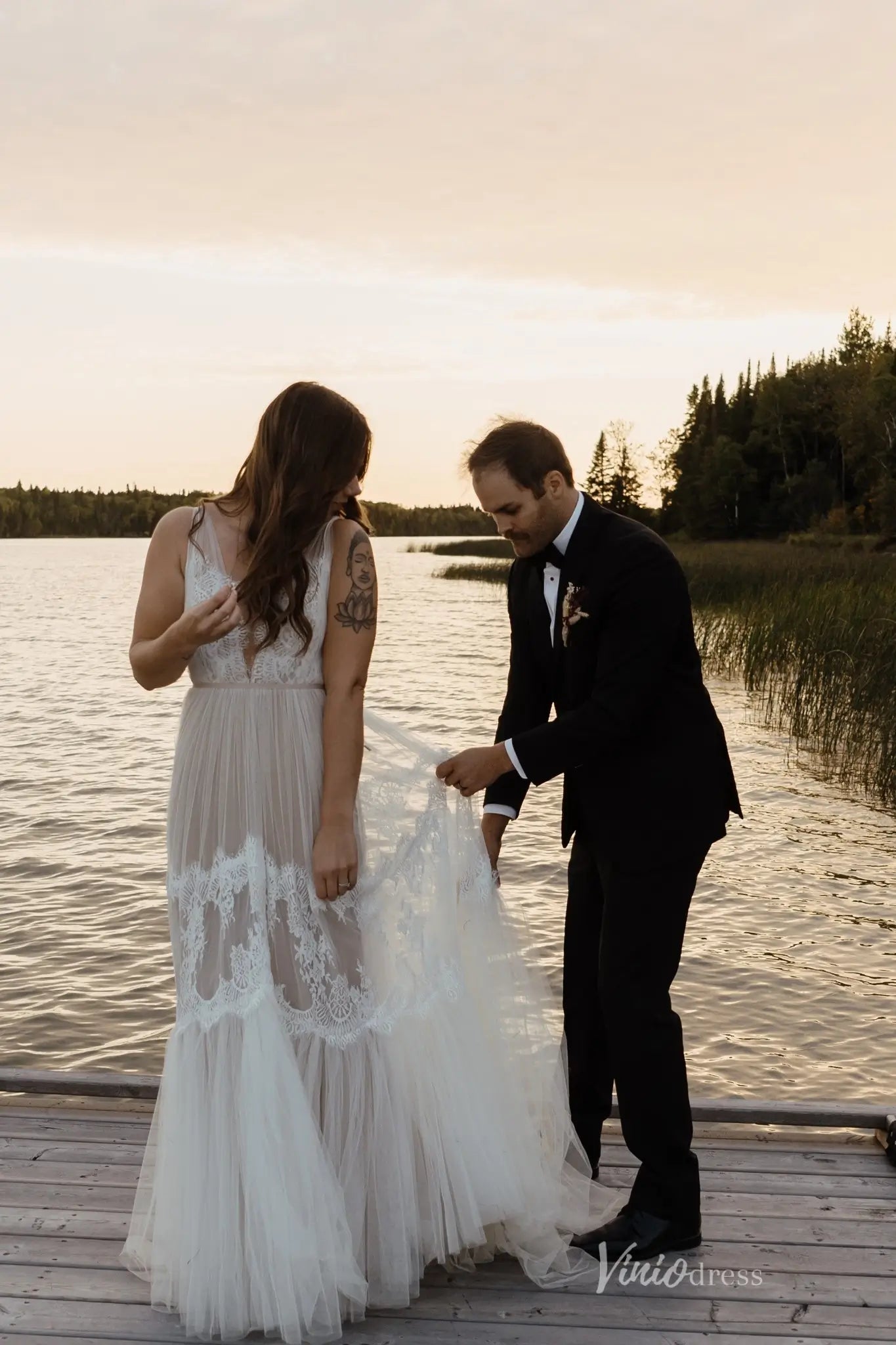 Boho Ivory Lace A-Line Wedding Dress with Deep V-Neck, Open Back & Soft Tulle Skirt – BH114-wedding dresses 2025 -Viniodress-Ivory-Custom Size-