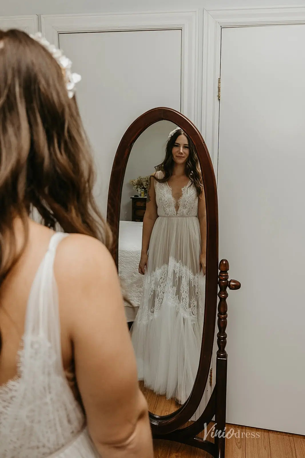 Boho Ivory Lace A-Line Wedding Dress with Deep V-Neck, Open Back & Soft Tulle Skirt – BH114-wedding dresses 2025 -Viniodress-Ivory-Custom Size-