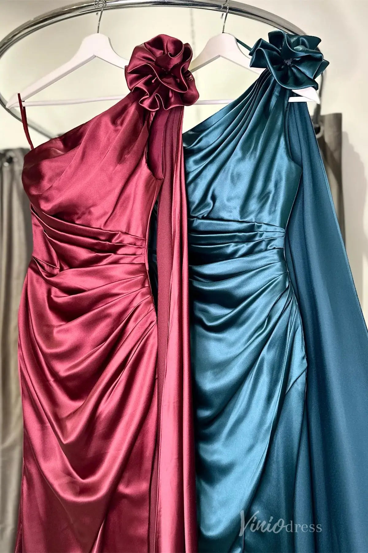 Burgundy One-Shoulder Satin Evening Gown with Ruched Bodice, Shoulder Bow, High Slit & Sweep Train – SS003-prom dresses 2025 -Viniodress-Burgundy-Custom Size-