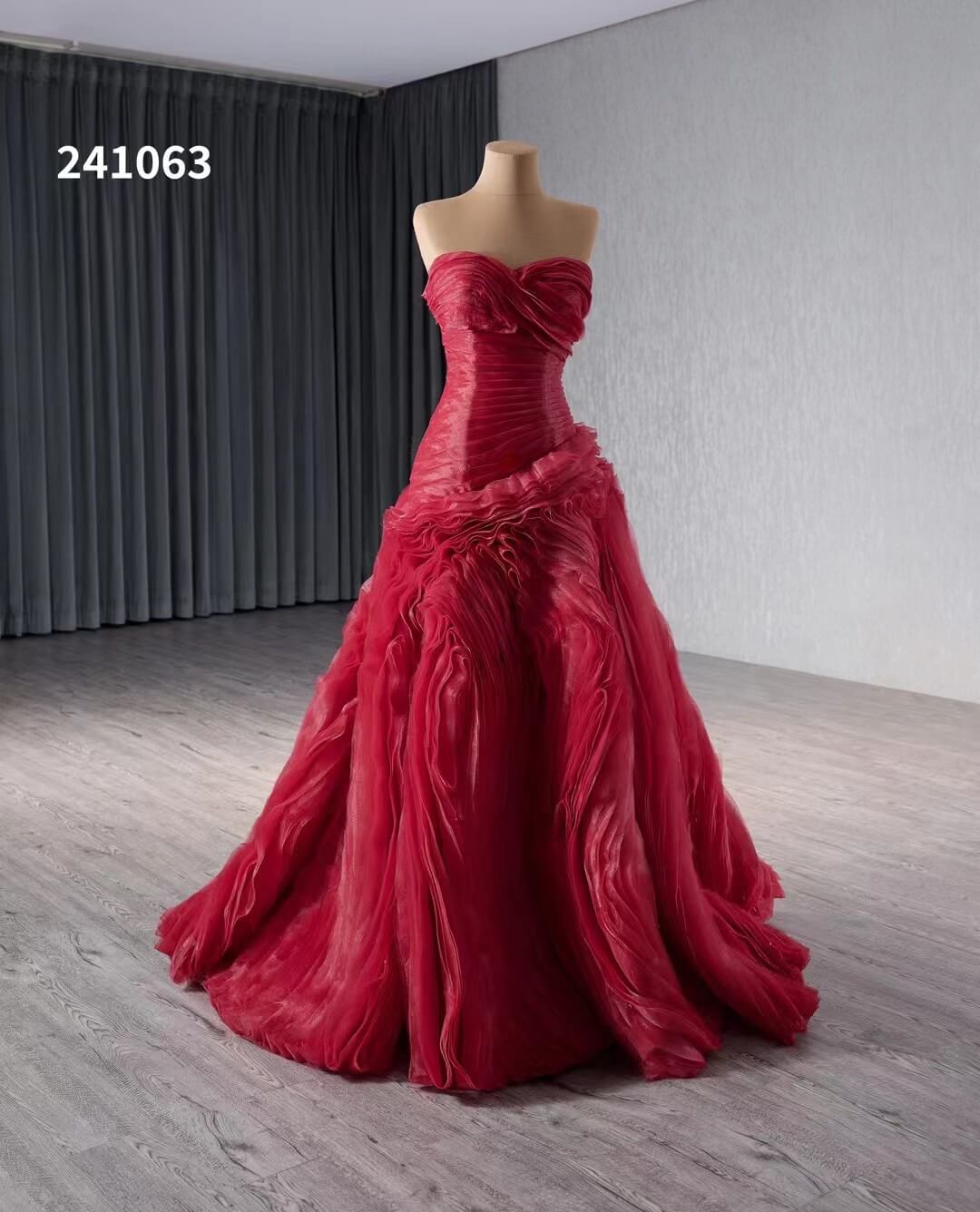 Burgundy Tiered Ruffled Wedding Gowns Strapless Quince Dress 241063-Quinceanera Dresses-Viniodress-Viniodress